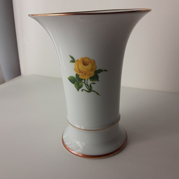 AK Kaiser "Charlottenburg" Porcelain Vase Yellow Roses Gold Trim - Picture 3 of 7